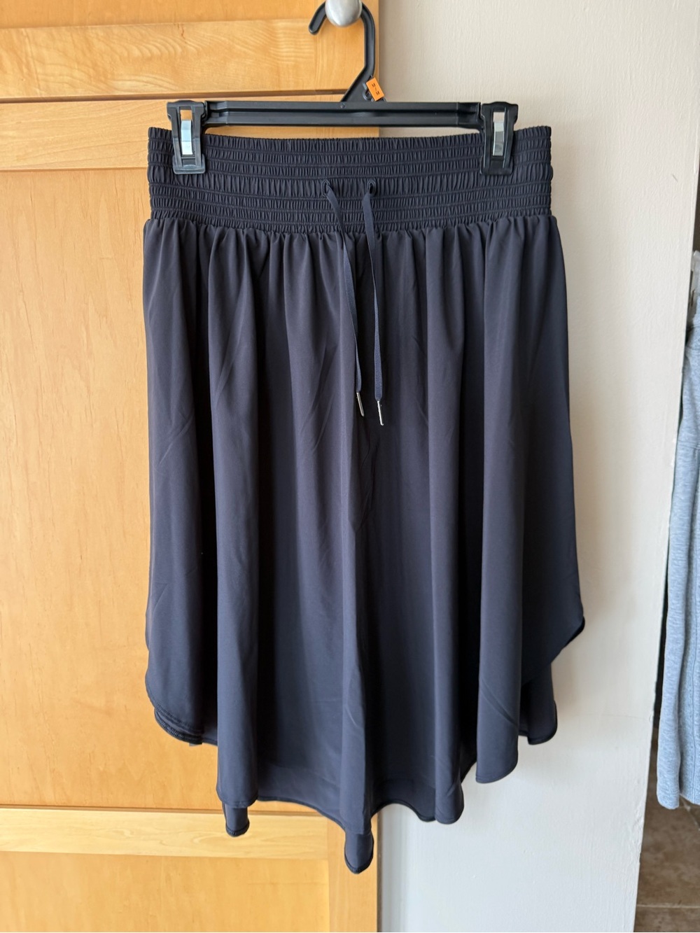 Lululemon Women's  Flowy Skirt barely worn size 8, thin fabric, shorter on sides